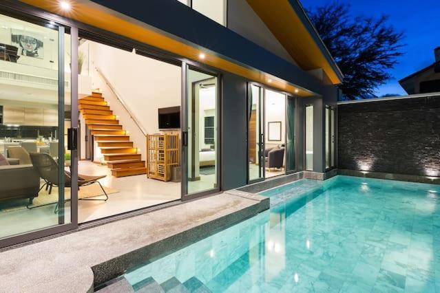 Villa Crystal Two-Bedroom Private Pool Villa 푸껫 외부 사진